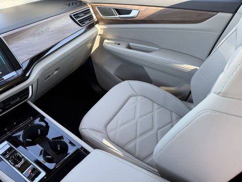 New 2026 Volkswagen Atlas SE image 14