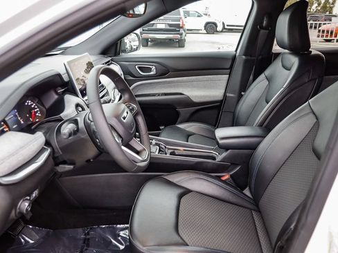 Used 2024 Jeep Compass Latitude AWD/4WD image 31