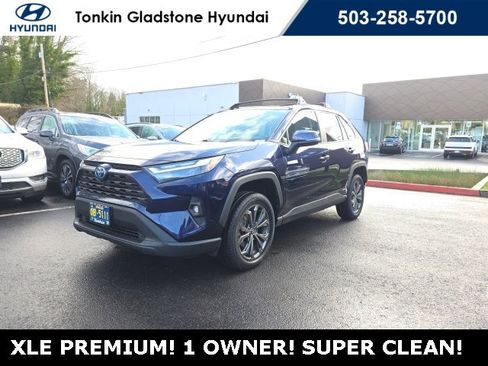 Used 2022 Toyota RAV4 XLE Premium image 3