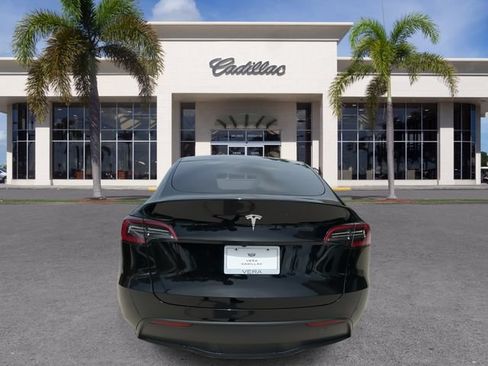Used 2024 Tesla Model Y Long Range RWD image 12