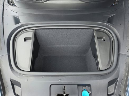 Used 2025 Porsche Taycan GTS image 32