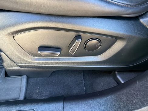 Used 2022 Ford Explorer XLT w/ Equipment Group 202A image 21