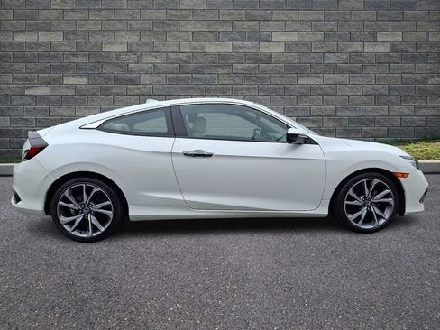 Used 2019 Honda Civic Touring image 7