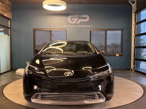 Used 2024 Toyota Prius XLE FWD image 8