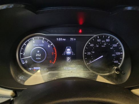 Used 2021 Nissan Versa SV FWD image 23