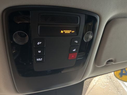 Certified 2024 Kia Carnival EX image 36