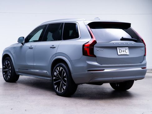 Used 2025 Volvo XC90 T8 Plus w/ Protection Package Premier AWD/4WD image 5