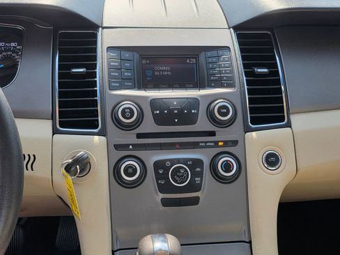 Used 2018 Ford Taurus SE image 21