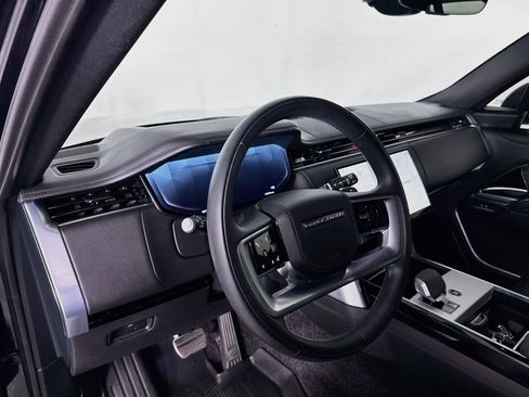 Used 2025 Land Rover Range Rover SE AWD/4WD image 4