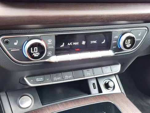 Used 2023 Audi Q5 2.0T Premium w/ Convenience Package AWD/4WD image 17