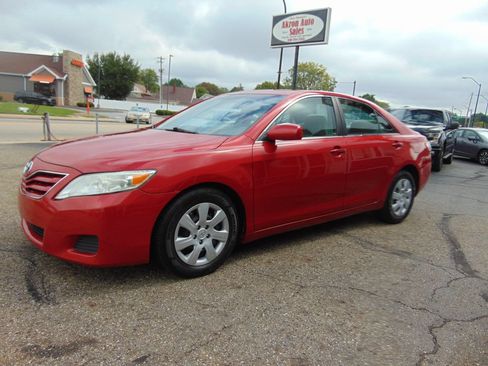Used 2010 Toyota Camry LE FWD image 7