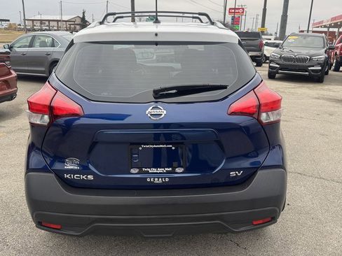Used 2019 Nissan Kicks SV image 7