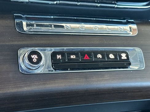 Used 2025 Lincoln Aviator Reserve w/ Equipment Group 201A AWD/4WD image 20
