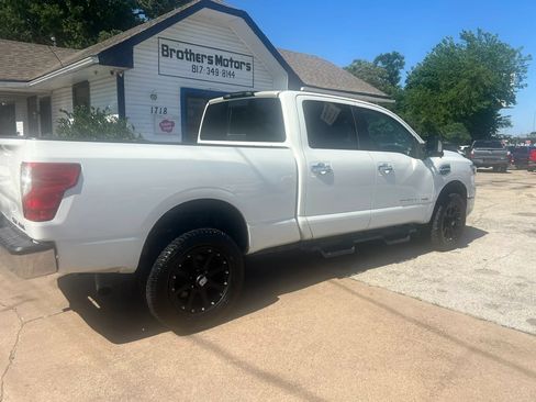 Used 2019 Nissan Titan SV AWD/4WD image 3