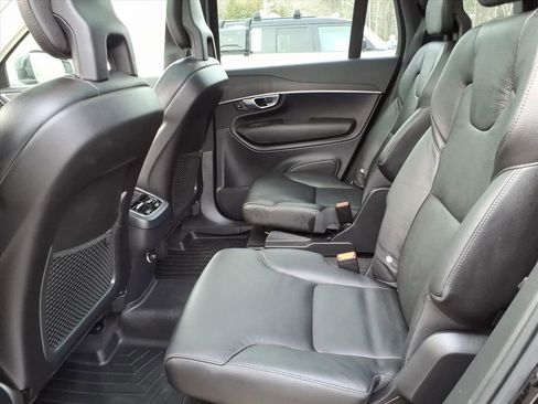 Used 2020 Volvo XC90 T6 Momentum w/ Protection Package Premier image 13