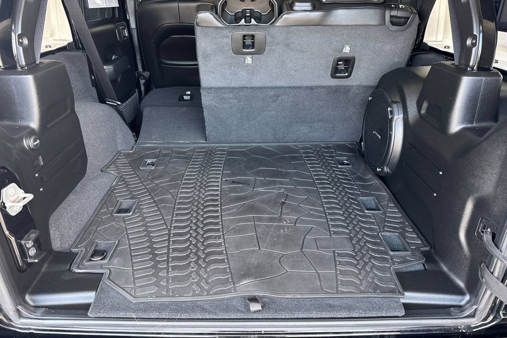 Used 2023 Jeep Wrangler Unlimited Sport AWD/4WD image 18
