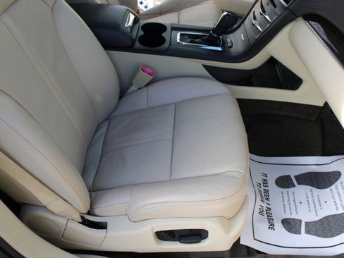 Used 2018 Lincoln MKT AWD w/ Technology Package image 11