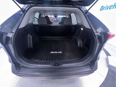 Used 2021 Toyota RAV4 XLE image 37