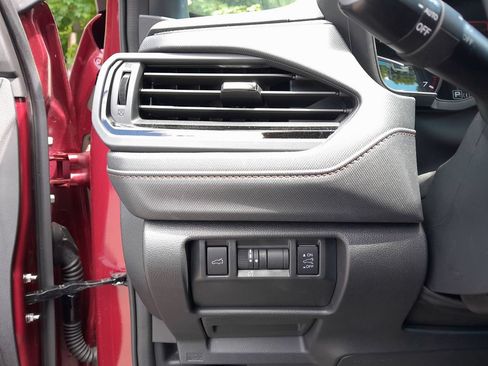 Certified 2025 Subaru Forester Touring AWD/4WD image 17