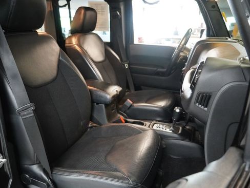 Used 2017 Jeep Wrangler Unlimited Sahara AWD/4WD image 30