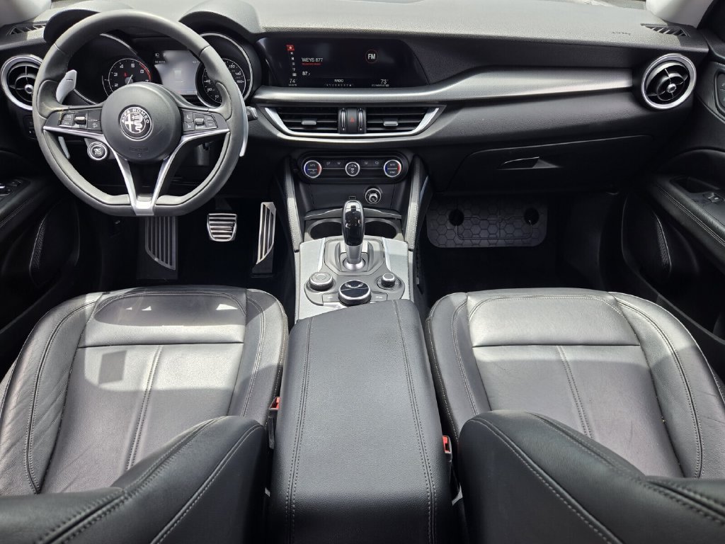 Used 2018 Alfa Romeo Stelvio Sport w/ Quick Order Package 22J Sport AWD/4WD image 12