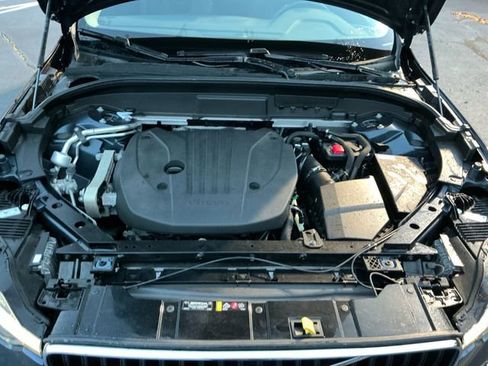Used 2022 Volvo XC60 B5 Momentum image 18