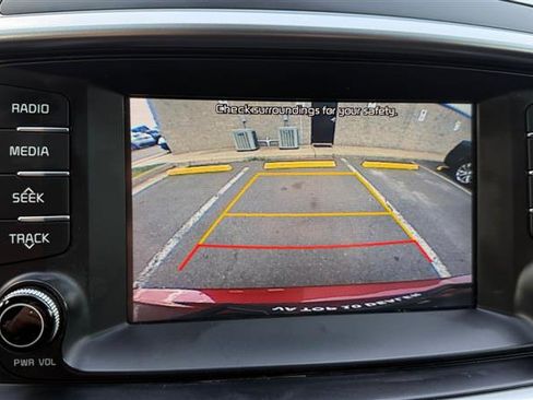 Used 2020 Kia Sorento LX FWD image 27