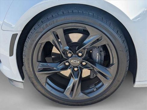 Used 2021 Chevrolet Camaro SS image 10