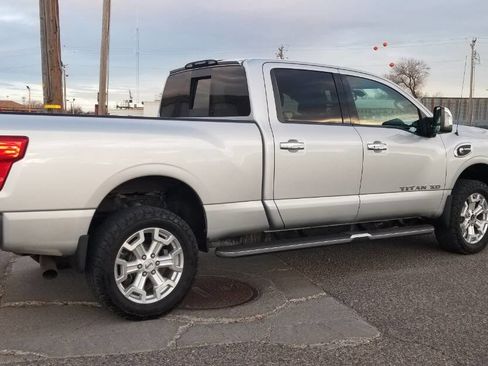 Used 2016 Nissan Titan SL image 4