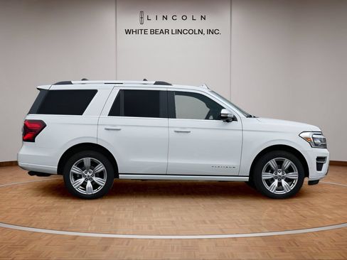 Used 2024 Ford Expedition Platinum AWD/4WD image 4