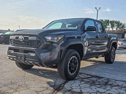 Used 2024 Toyota Tacoma TRD Off-Road image 3