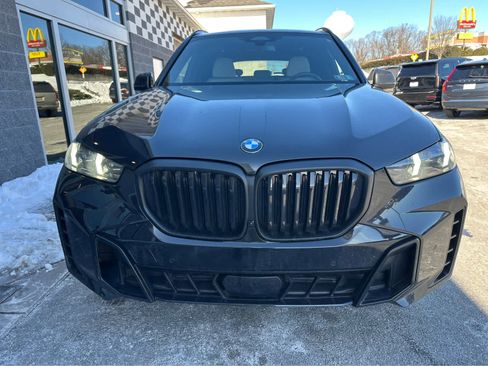Used 2025 BMW X5 xDrive40i w/ M Sport Package image 3