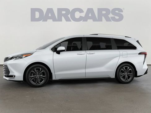 New 2026 Toyota Sienna Platinum AWD/4WD image 4