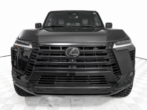 Used 2024 Lexus GX 550 w/ Accessory Package (2T) image 3