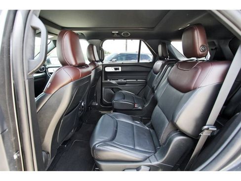 Used 2020 Ford Explorer Platinum w/ Premium Technology Package AWD/4WD image 10