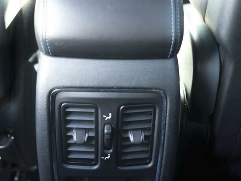 Used 2018 Jeep Grand Cherokee Laredo image 29