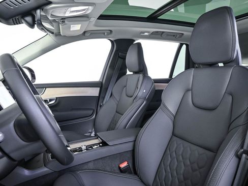 Used 2025 Volvo XC90 B6 Core w/ Climate Package AWD/4WD image 5