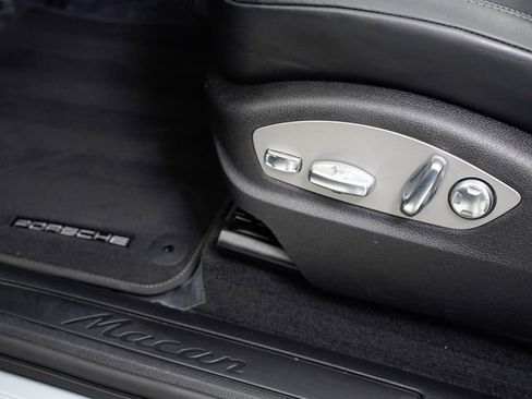 Certified 2026 Porsche Macan AWD/4WD image 30