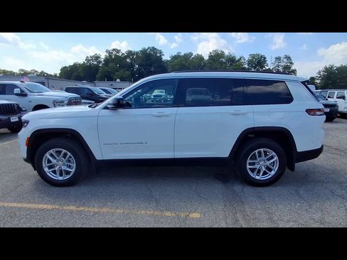 Used 2025 Jeep Grand Cherokee L Laredo AWD/4WD image 5