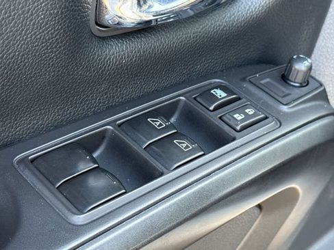 Used 2023 Nissan Titan PRO-4X w/ Pro-4x Convenience Package AWD/4WD image 18