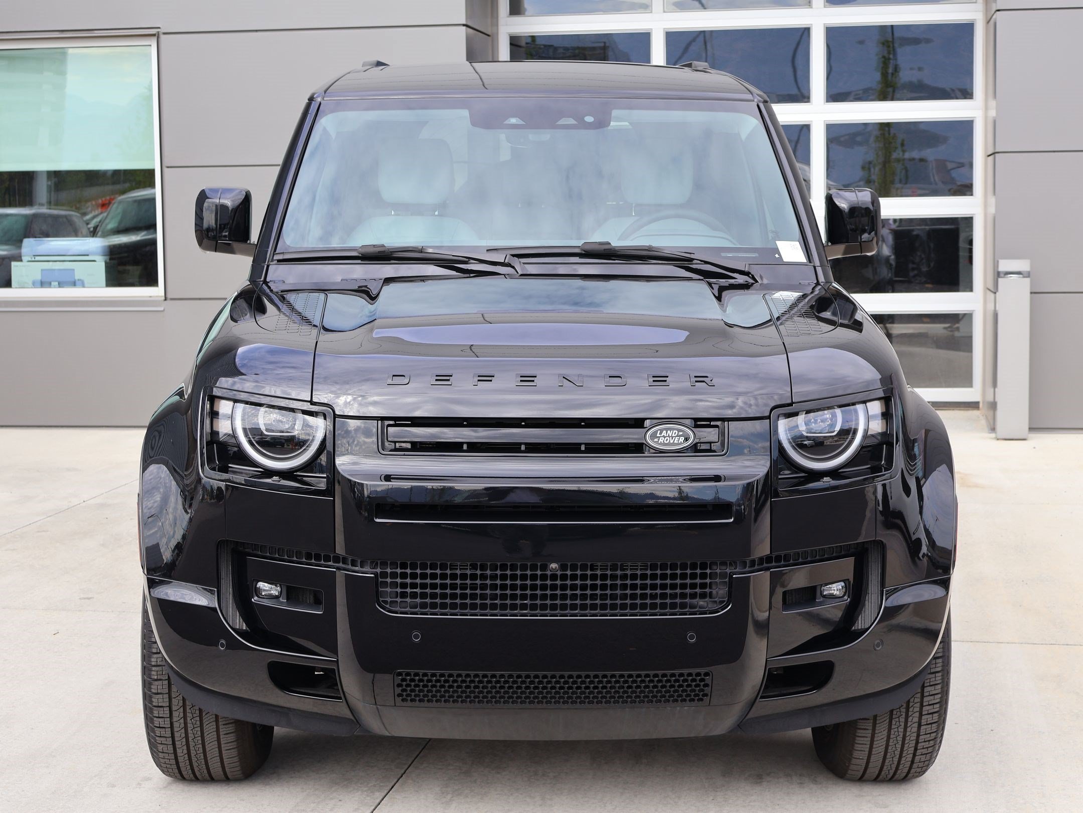 Used 2026 Land Rover Defender 110 X-Dynamic SE AWD/4WD image 2
