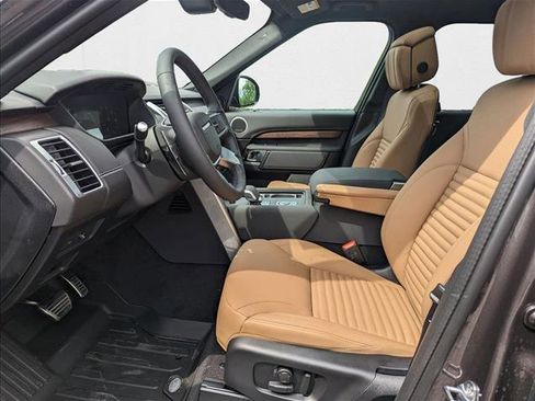 New 2025 Land Rover Discovery Dynamic SE image 4