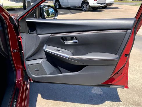 Used 2025 Nissan Sentra SR w/ SR Premium Package FWD image 22