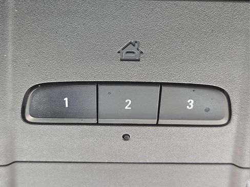 Used 2024 Buick Enclave Essence image 22