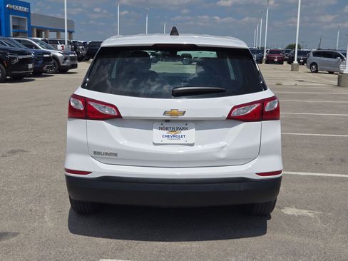 Certified 2021 Chevrolet Equinox LS FWD image 4
