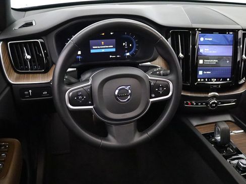 Used 2022 Volvo XC60 B5 Momentum AWD/4WD image 13