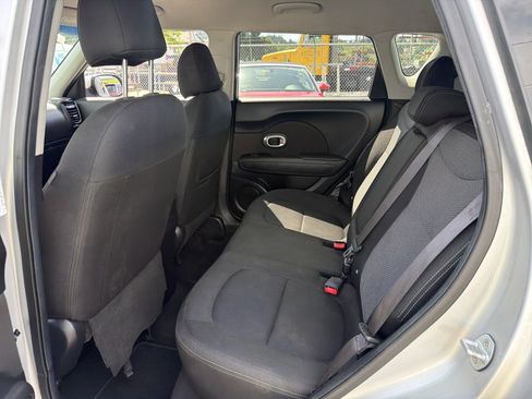Used 2019 Kia Soul + FWD image 9
