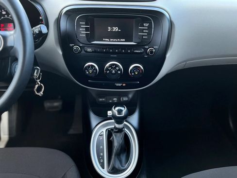 Used 2017 Kia Soul FWD image 16