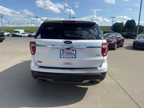 Used 2018 Ford Explorer XLT w/ Equipment Group 202A AWD/4WD image 4