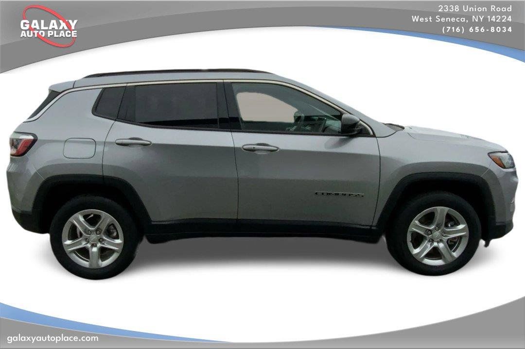 Used 2024 Jeep Compass Latitude AWD/4WD image 4